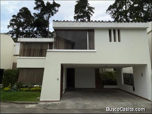 TOWNHOUSE EN RENTA EN ZONA 14MUNDO INMOBILIARIO