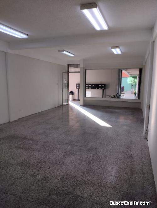 Local en Renta Zona 10 dentro de Plaza Comercial