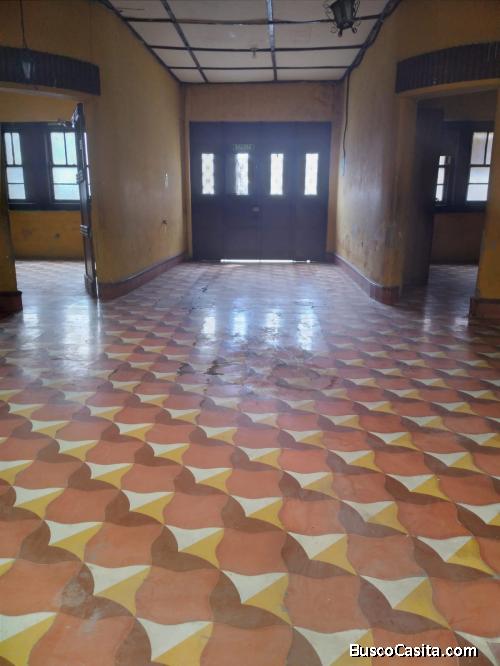 Se vende casa en zona 1 ideal para invertir