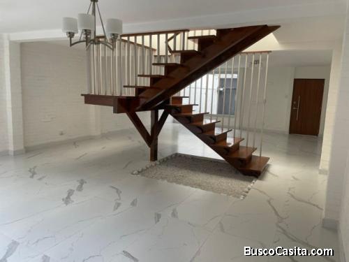 SE VENDE CASA EN ZONA 14