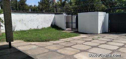  Casa de un Nivel en Renta Zona 13 sobre Avenida las Américas 