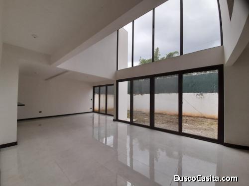 VENDO CASA CONDOMINIO BULEVAR ACATAN ZONA 16