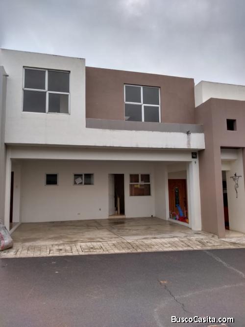 Casa en Renta en Vistas de Kanajuyu, zona 16 