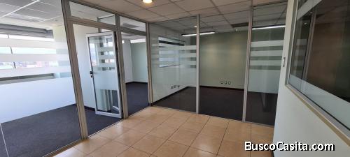 Oficina en Renta Zona 10 ideal ubicación 