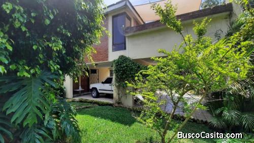 Casa grande en venta, San Cristobal Z.8 mixco, 4 hab.