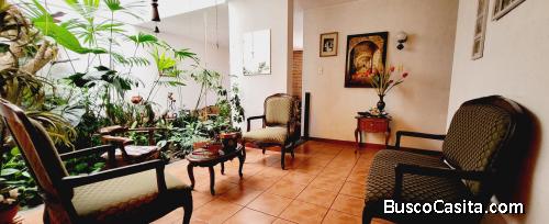 Hermosa casa en venta en Villa Sol zona 12