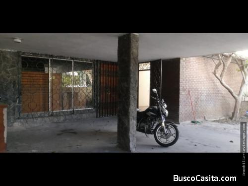 Casa en Venta en Excelente Ubicación Comercial en Zona 9  a metros de la Montufar