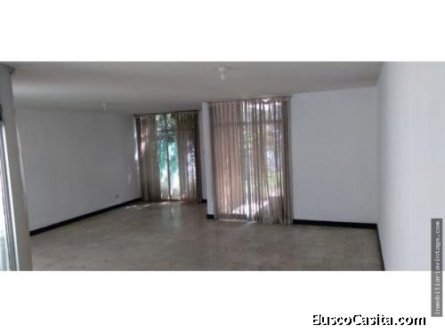 Casa Independiente en Renta Zona 13 sobre Avenida las Américas