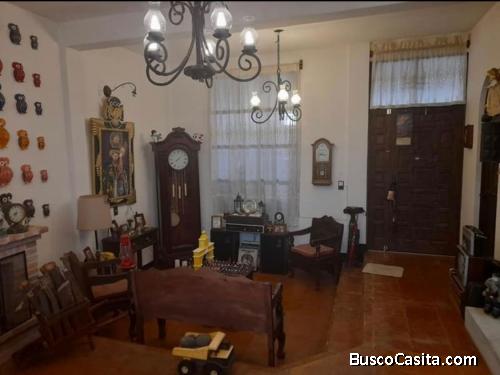 Bonita casa dentro de condominio Xela Gardens, seguridad y amenidades.