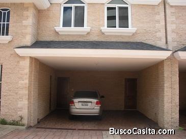 CASA EN RENTA EN CONDOMINIO EN ZONA 14, CERCA DE LA CAÑADA