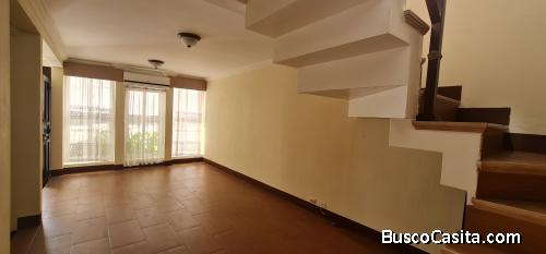 Casa en renta en Las Charcas zona 11