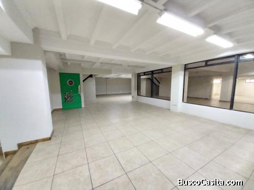 Bodega con sala de ventas y oficinas en venta en Aguilar Batres