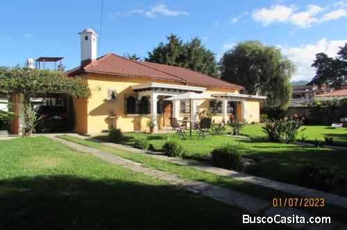 En Renta , Citymax Antigua ofrece casa con amplio jardín en El panorama de Antigua Guatemala