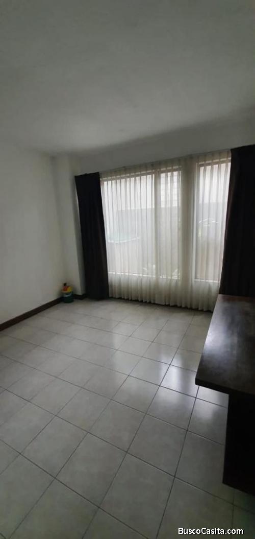 RENTO APARTAMENTO EN ZONA 15 
