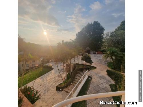 Preciosa Casa en Venta Km 8 Carretera al Salvador