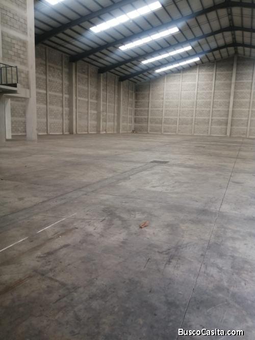 Alquilo bodega 1,800 mtrs, km. 30 carretera al pacifico