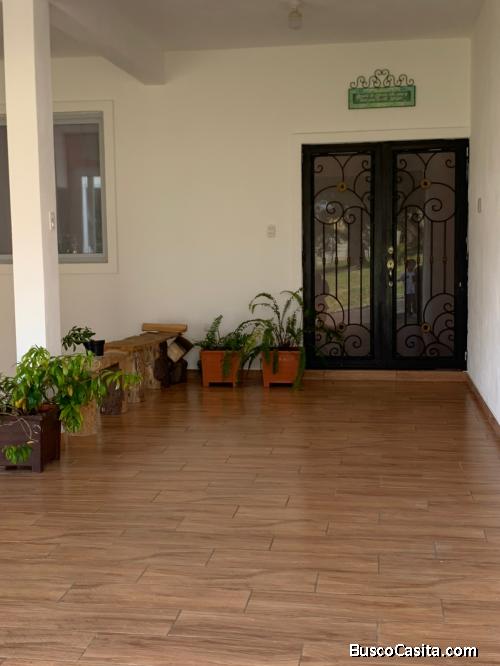 Vendo Preciosa Casa a un costado de Bosques de Arrazola