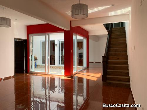 Vendo Preciosa Casa a un costado de Bosques de Arrazola