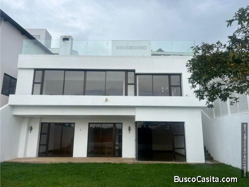 Rento Hermosa casa en zona 15