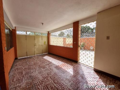 SE RENTA CASA EN JARDINES DE LA ASUNCION ZONA 5