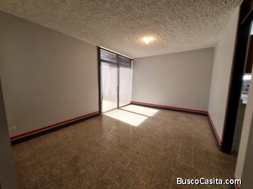 RENTA CASA EN LAS CHARCAS ZONA 11