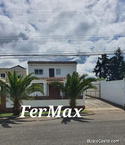 Se VENDE casa en San José Pinula, jardín grande.    Terreno  12 x 36 mts