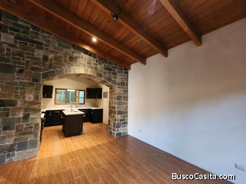 Casa de un nivel en Renta San Cristóbal Mixco