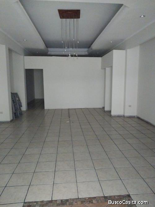 LOCAL ALTAMENTE COMERCIAL EN C.C. DE ZONA 10