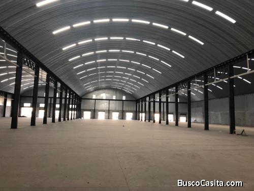 RENTO NAVE 15,000 MTS. EN CONSTRUCCION CARRETERA SALVADOR