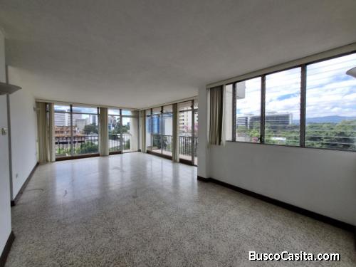 RENTO APARTAMENTO EN EDIFICIO SANTA CLARA Z.10