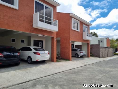 VENDO AMPLIA CASA EN TORREONES DE SANTA AMELIA ZONA 16