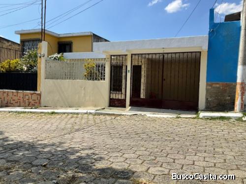 VENDO ZONA 18 CASA DE 1 NIVEL, KM.10.5, VALLES DEL ATLANTICO. 4 HABITACIONES