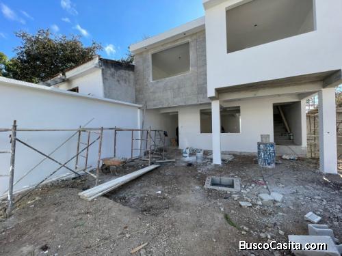 Casa Residencial en Venta en San Cristobal, Zona 8 