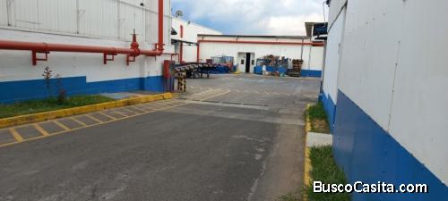 4000 metros de Bodega en Renta cerca Vas