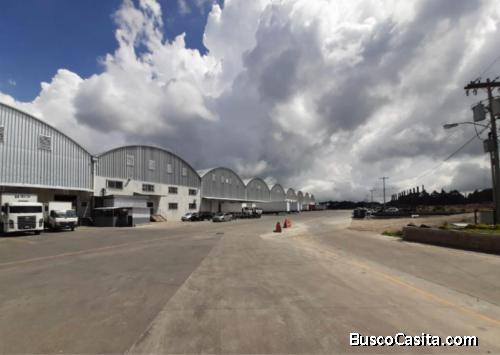 RENTO NAVE EN CARRETERA SALVADOR