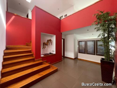 Vendo bonita casa en Lomas de Los Pinos Zona 16