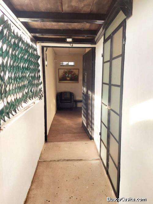 ALQUILO apartamento pequeño en Monserrat 2, cerca de Plaza San Nicolás 