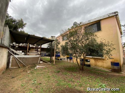 Vendo casa grande en San Cristóbal Sector B1