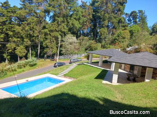 Hermosa casa en venta  en residencial en Santa Catarina Pinula