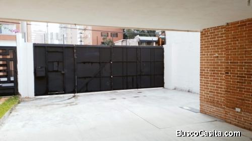 Casa Para Comercio en Renta a 75m de Las Americas Z14