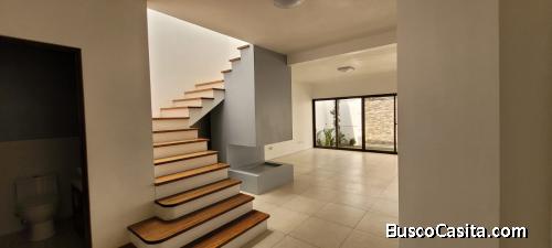 Casa en condominio residencial en venta en Zona 16