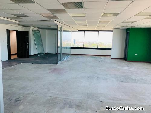 Alquilo o Vendo Oficina en zona 10 de 350 mts2