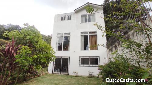 CASA 3 NIVELES EN VENTA VISTAS DE SAN JOSE CAES