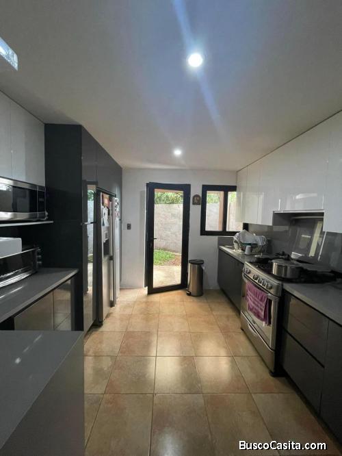 Casa en Venta dentro de condominio El Cafetal, San Gaspar, Zona 16