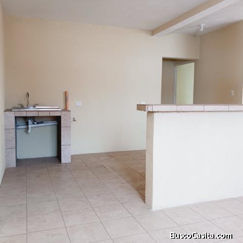 Venta de Casa con 2 Apartamentos en San José Pinula