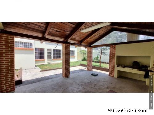 Rento Casa en Zona 12 sobre calle principal, Fuera de garita