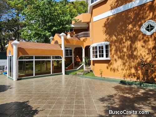 CASA EN VENTA EN RESIDENCIAL HOJARASCAS MIXCO KM. 19 