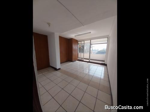 Oficina en Renta con vista panorámica en zona 10
