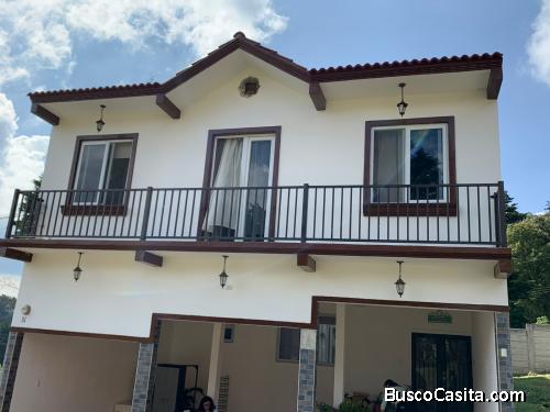 Vendo Preciosa Casa a un costado de Bosques de Arrazola