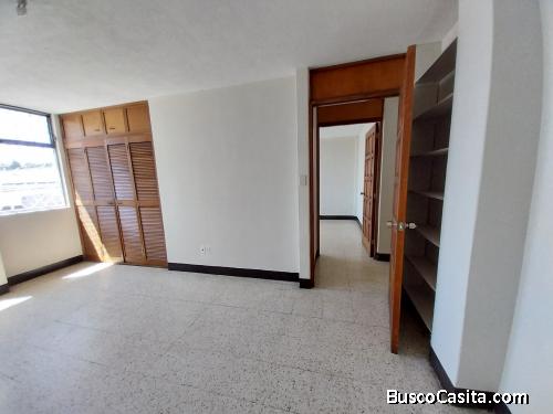 Apartamento en renta zona 9.